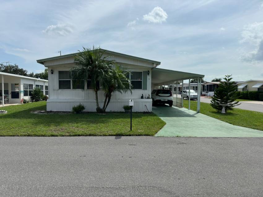 Winter Haven, FL Mobile Home for Sale located at 9 Stillwater Road Colony Club Mobile Estates